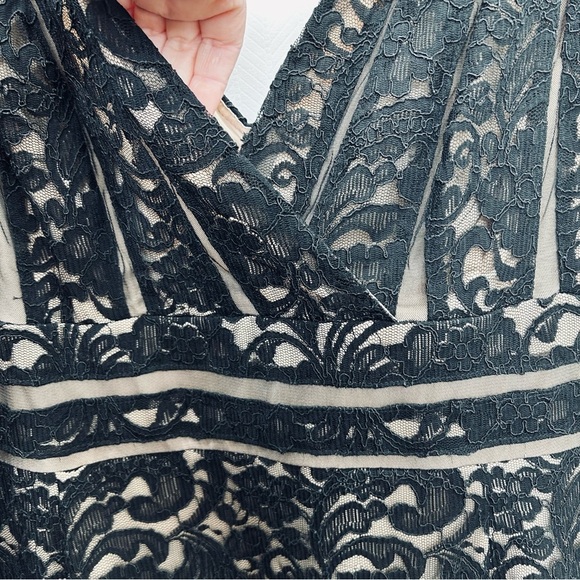 Xscape black lace sleeveless dress - Picture 2 of 6